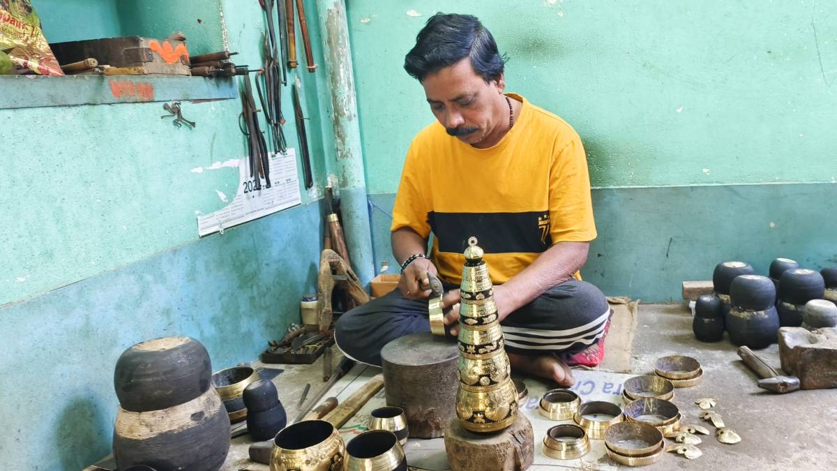 Bholanath Karmakar giving final touches to an artifact