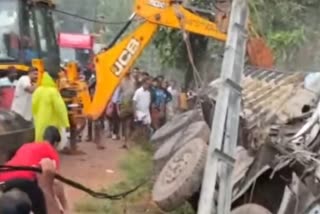 Lorry overturned on school children in Palakkad of Kerala