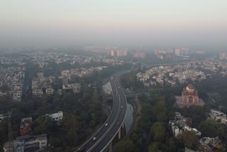 A thin layer of haze covers the Barapulla area amid deteriorating  AQI