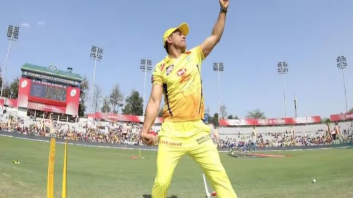 IPL 2023 Dhoni Bowling practice video viral