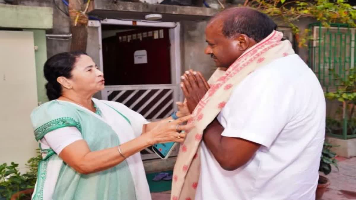 Kumaraswamy meets Mamata