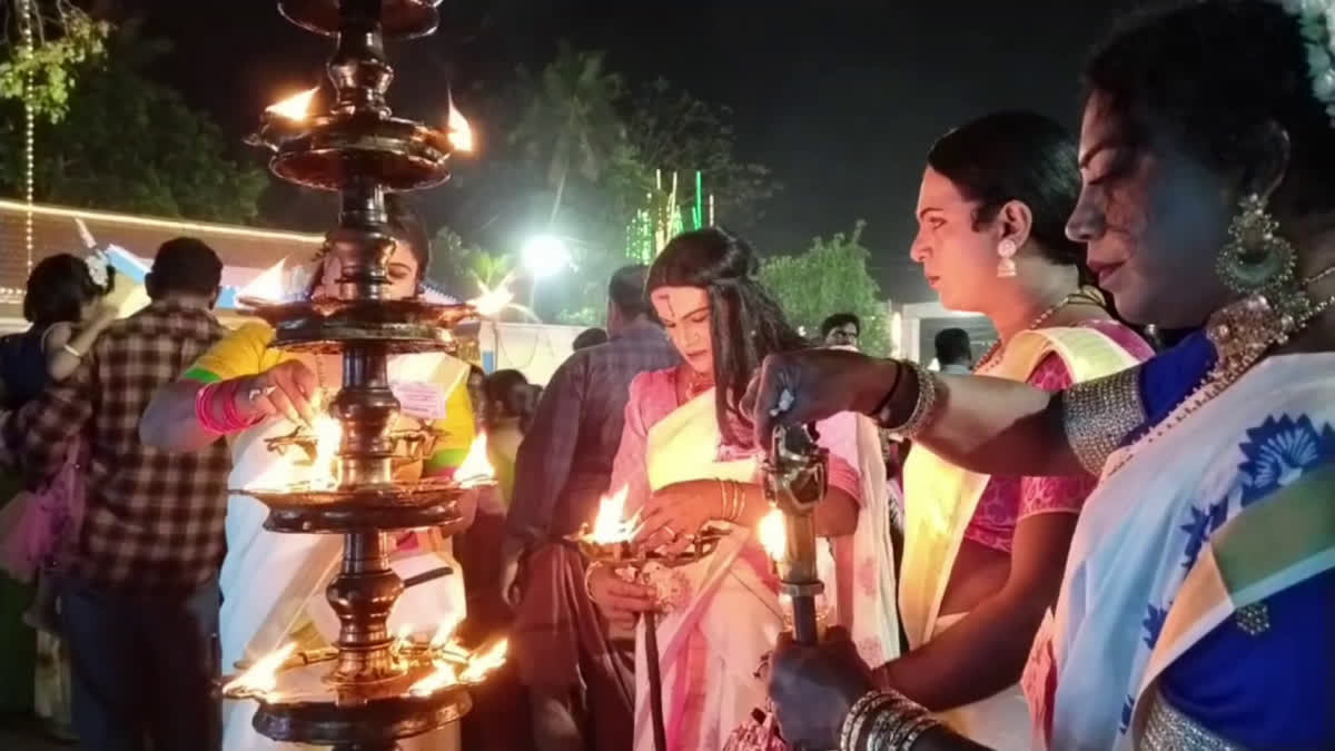 Masculine lighting  Kottankulangara Devi Temple  കൊറ്റൻകുളങ്ങര ക്ഷേത്രം  ചമയ വിളക്ക്  കൊറ്റൻകുളങ്ങര ദേവി ക്ഷേത്രം  Kollam chavara  ചമയ വിളക്കെടുക്കുന്ന പുരുഷ സുന്ദരിമാർ  ചമയ വിളക്ക്  kollam new  kerala news  chmaya vilakku