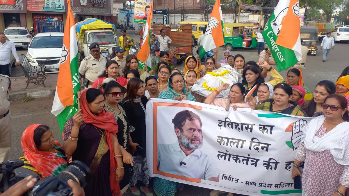 Congress women support with Rahul Gandhi