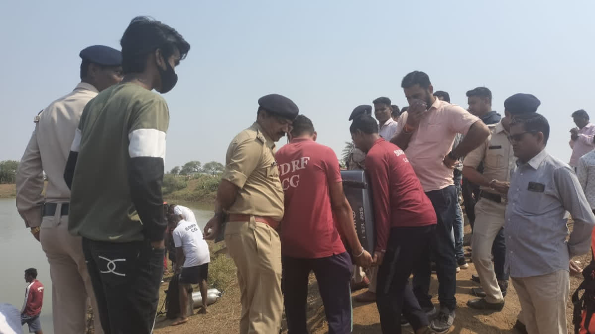 Accident in Raipur pond