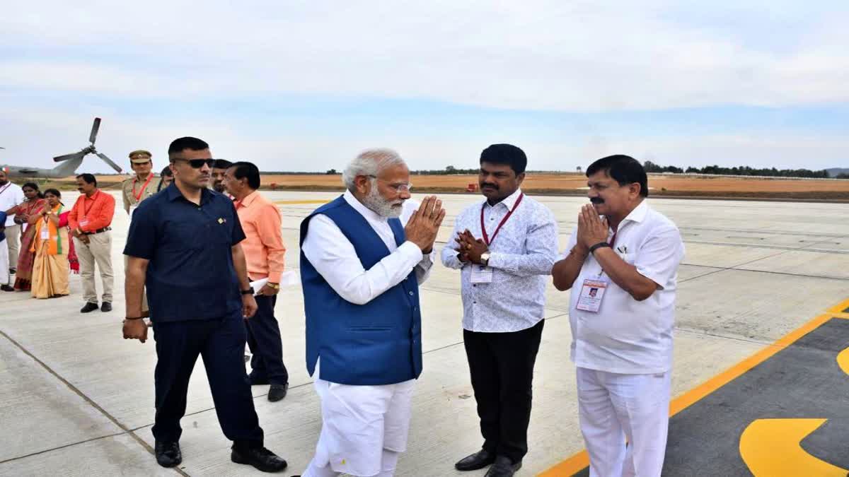 Prime Minister Modi at Shimoga Airport.