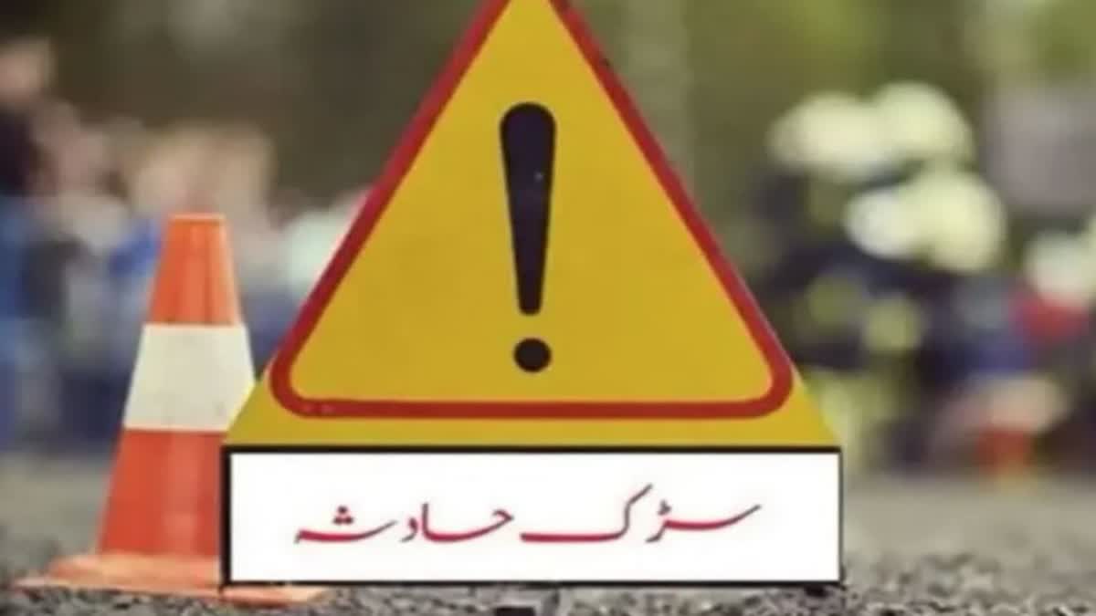 ہمیر پور میں کار درخت سے ٹکرائی، دو کی موت