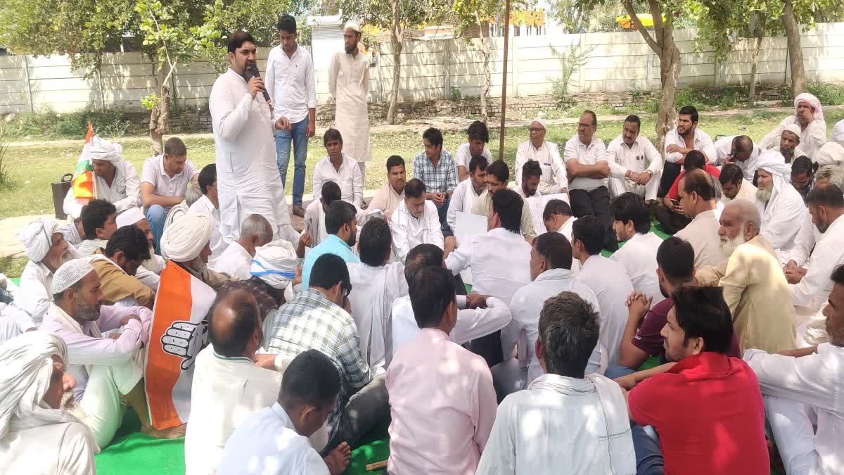 Congress leaders Satyagraha in Nuh Gandhi Park