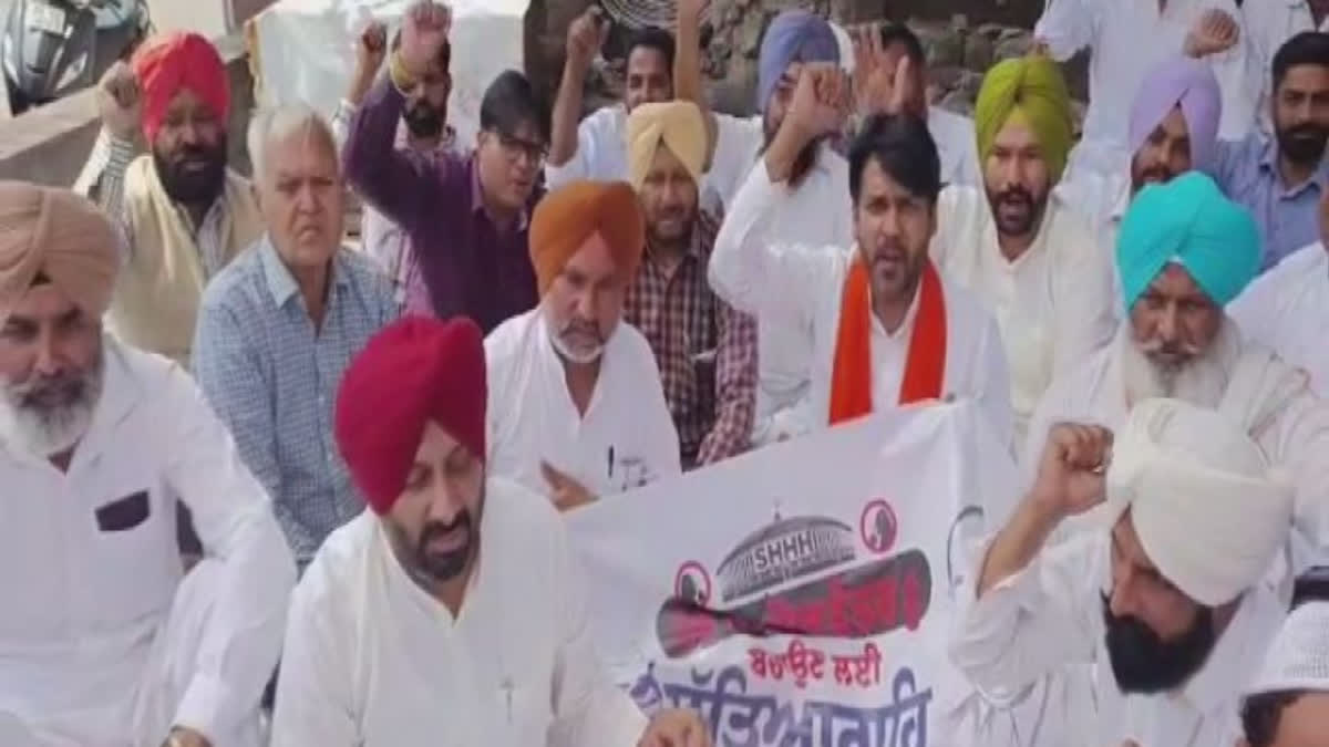 Congress party did satyagraha in Barnala