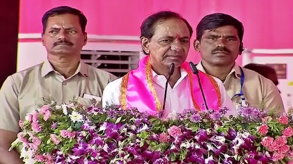 KCR slams Cong, BJP over farmers' condition in the country