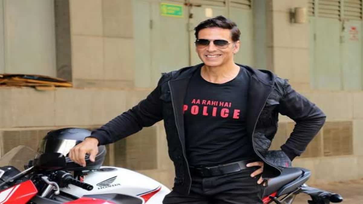 akshay kumar shoots action scene in uk knee injury