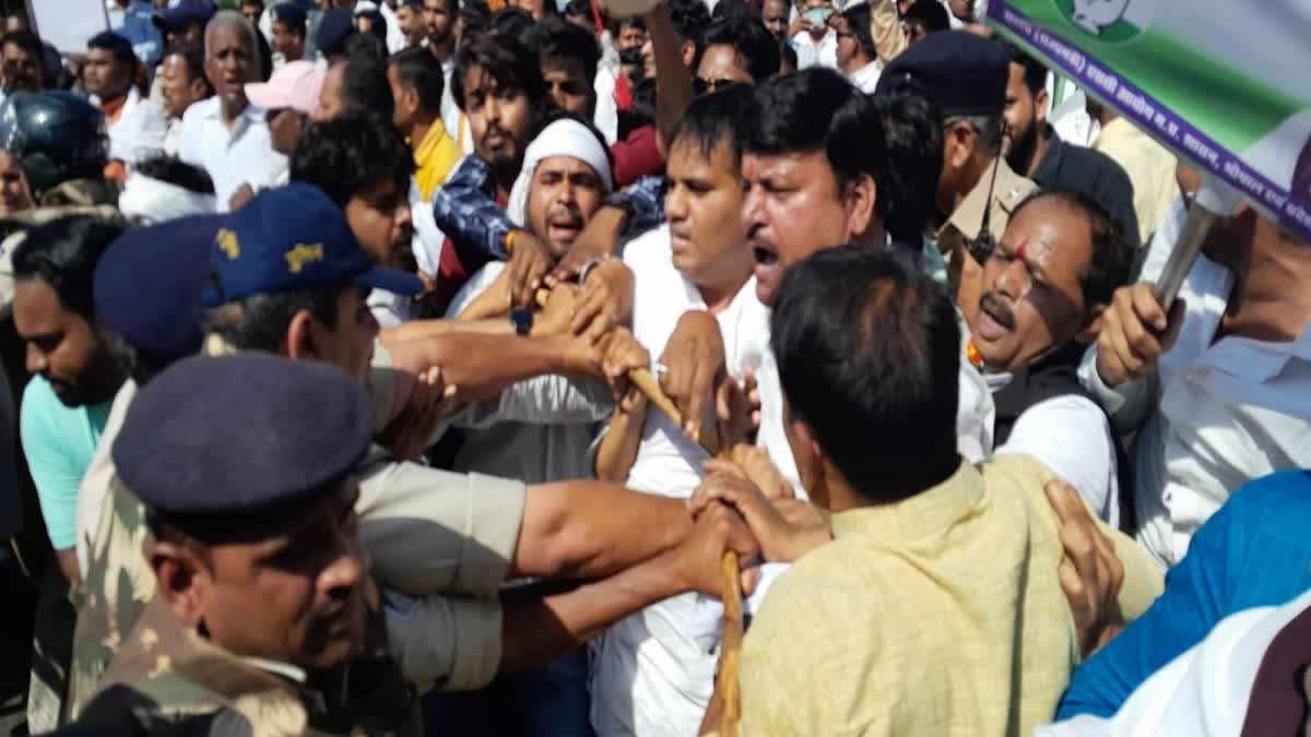 congress workers clash with police in bhopal