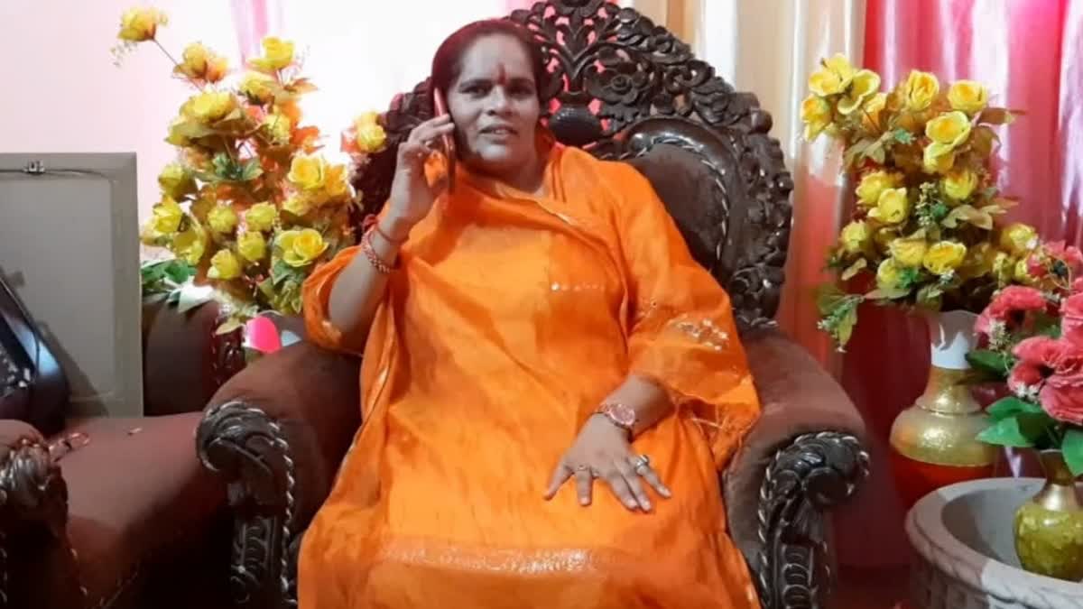 Controversial statement of Sadhvi Prachi  Sadhvi Prachi  national news  malayalam news  Sadhvi Prachi about Rahul Gandhi  Rahul Gandhi  Vishwa Hindu Parishad  സാധ്വി പ്രാചി  വിശ്വഹിന്ദു പരിഷത്ത്  രാഹുൽ ഗാന്ധിയെ ആക്ഷേപിച്ച് സാധ്വി  ആതിഖ് അഹമ്മദ്  ദേശീയ വാർത്തകൾ  മലയാളം വാർത്തകൾ