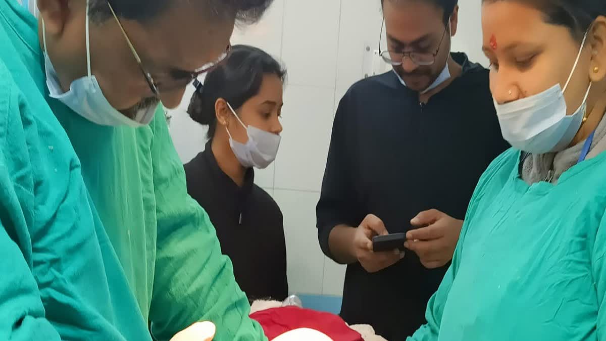 Doctors Removed 5 kg tumor from woman stomach