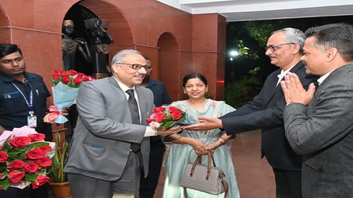 Newly appointed Chief Justice Ramesh Sinha reached Raipur