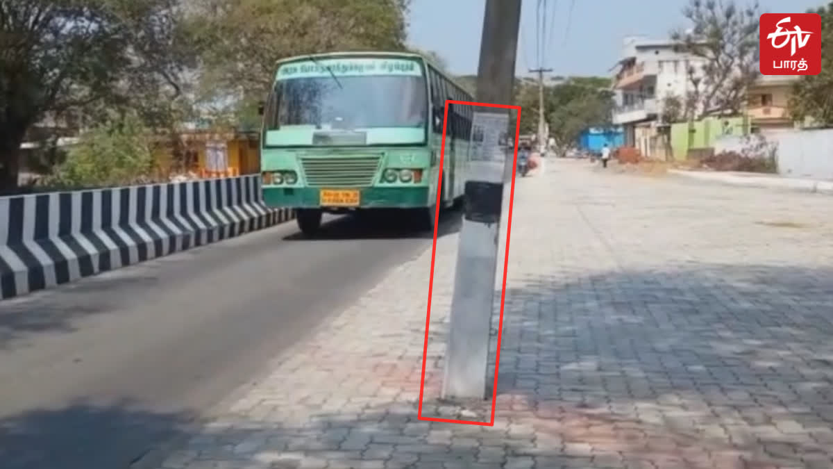 மின்கம்பங்களை அகற்றாமல் சாலை விரிவாக்கம்.. அதிகாரிகள் அலட்சியத்தால் விபத்து ஏற்படும் அபாயம்!, road extension works were carried out in uthiramerur without removing the poles