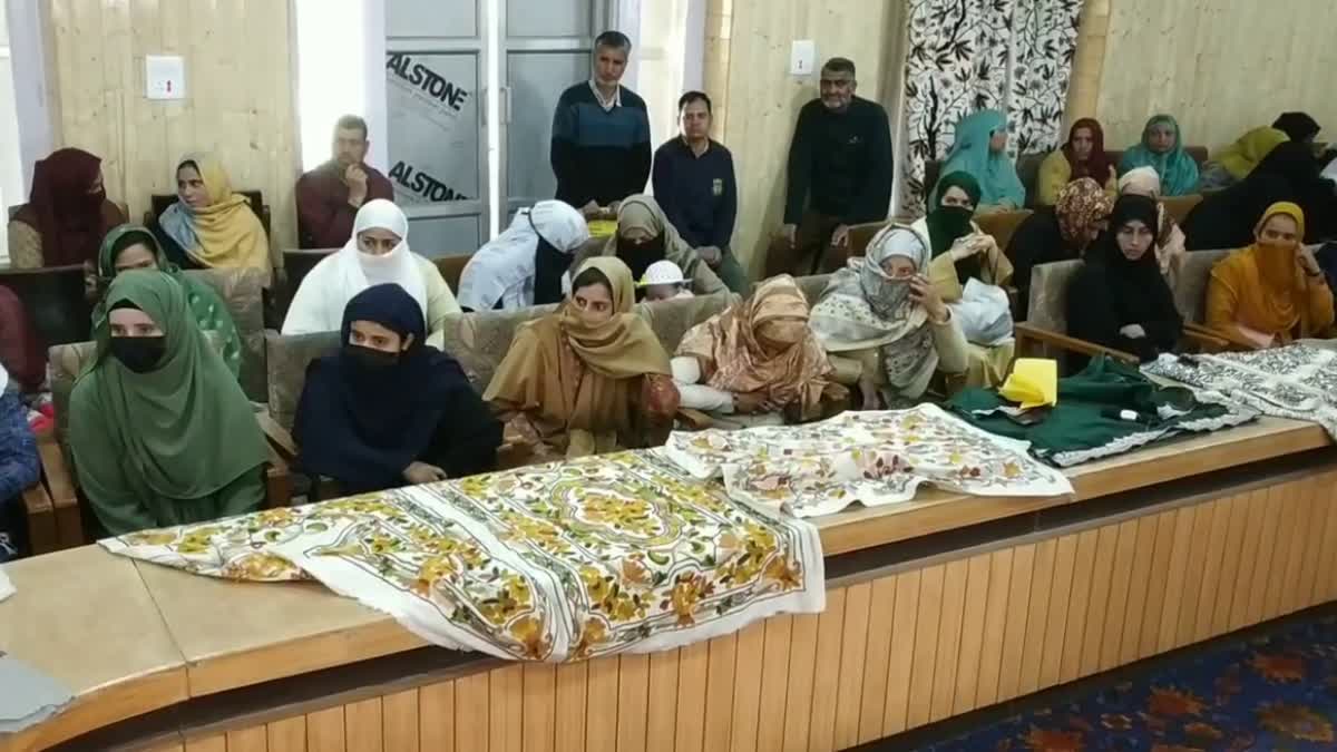 ہینڈی کرافٹس محکمہ کی جانب سے آگاہی پروگرام