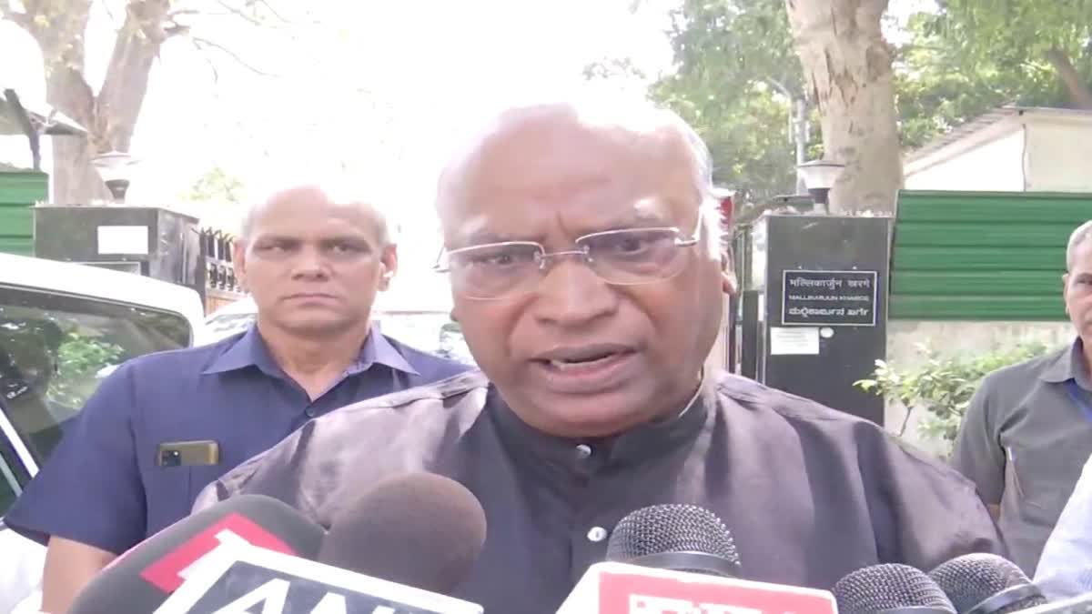 CONGRESS CHIEF KHARGE ACCUSED THE PM MODI OF RUNNING A DRIVE AWAY THE CORRUPT CAMPAIGN