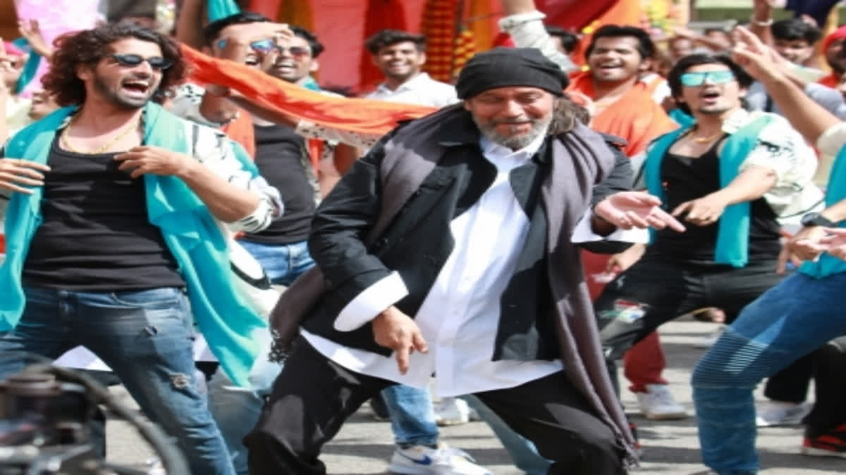 Mithun Chakraborty grooves on Janabe Ali from Bad Boys with son Namashi