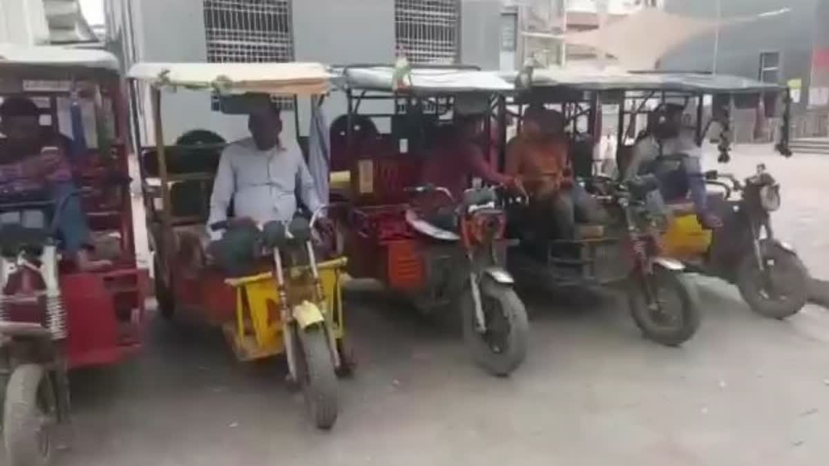 Increasing number of illegal e rickshaws in Delhi