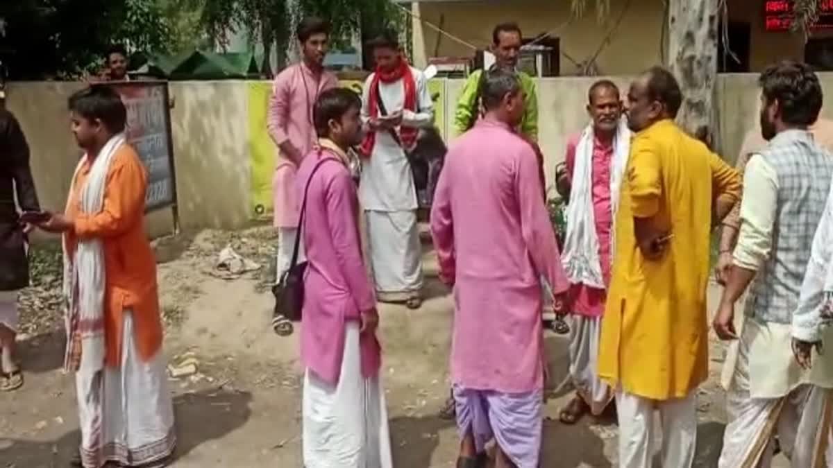 गाजियाबाद के एक मंदिर में चोरी के बाद हंगामा