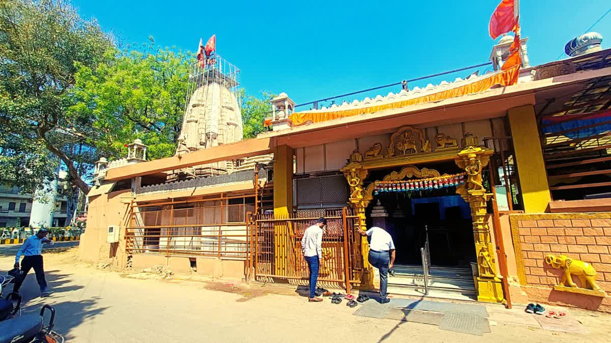 Ambaji Temple: 400 વર્ષમાં માતાજીએ બે વાર કુમકુમના પગલાં પાડ્યા, મંદિર પ્રત્યેની ભક્તોની લાગણી વધી