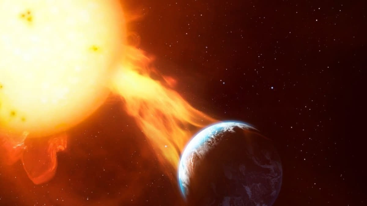 Solar Storm occurred by a Giant Hole in Solar Surface coming to Earth by Friday