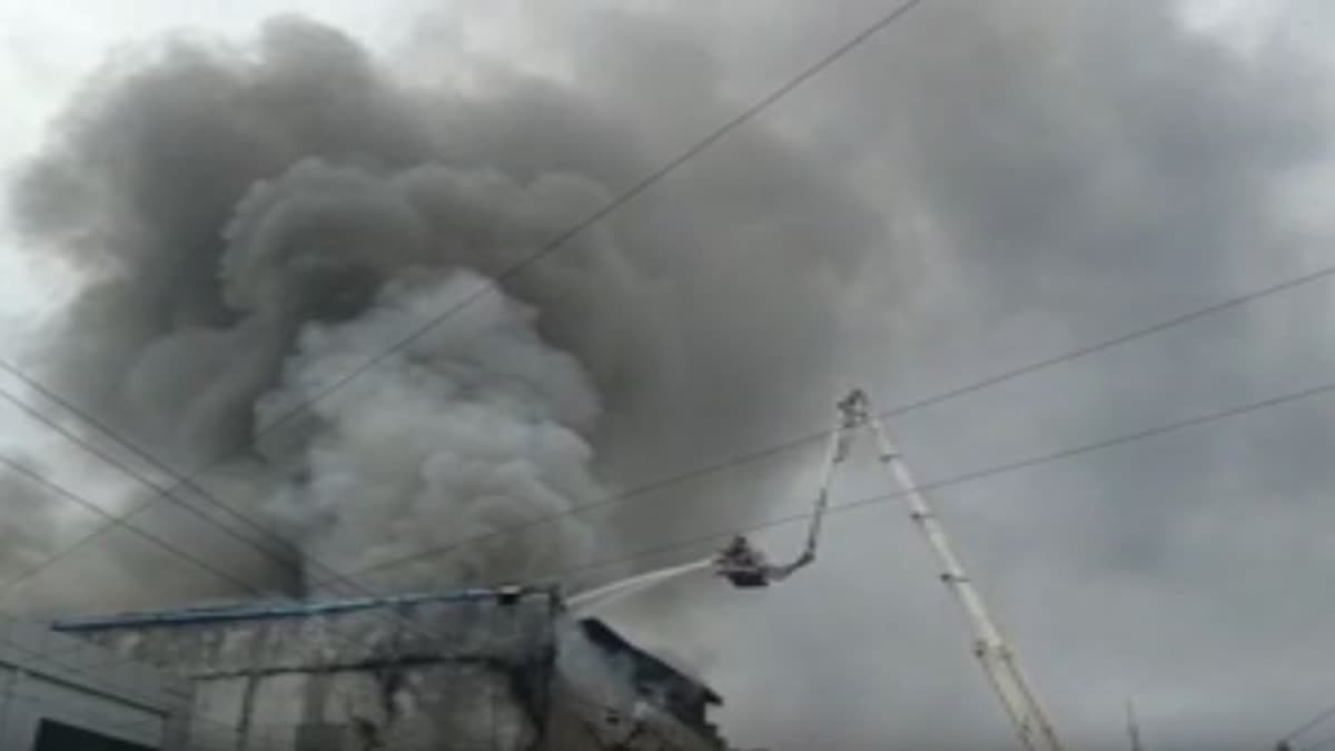 fire breaks out in factory in wazirpur