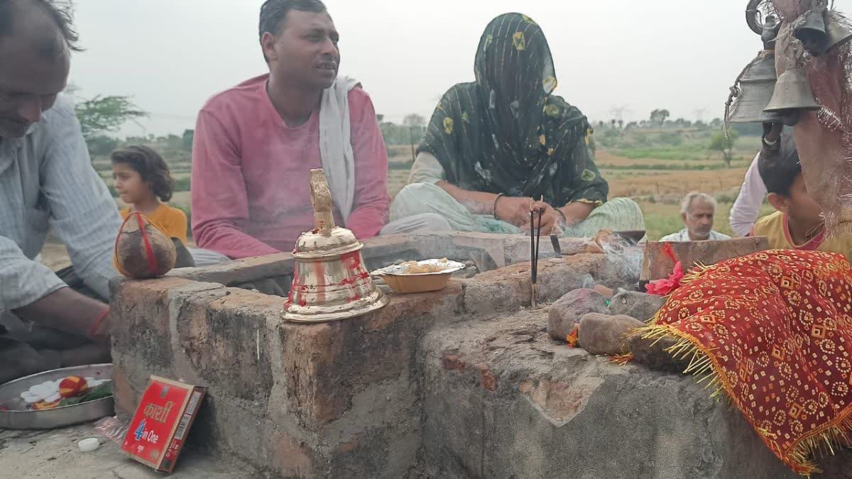 Muslim family performed havan and worship In Firozabad