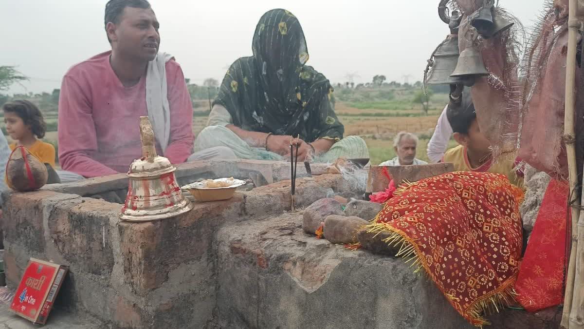 OCCASION OF RAMNAVAMI A MUSLIM FAMILY PERFORMED HAVAN AND WORSHIP IN FIROZABAD