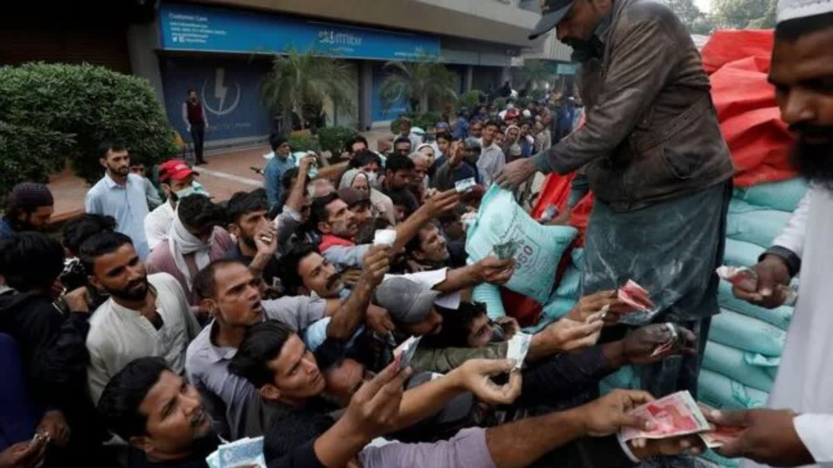 Stampede at food distribution center in Karachi