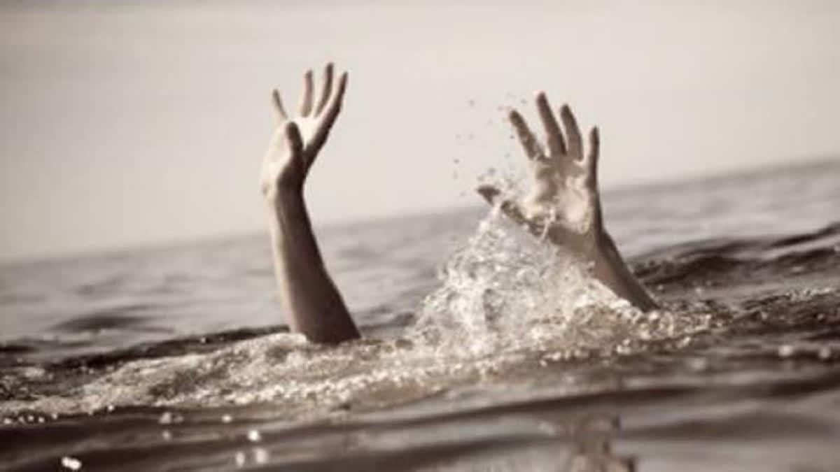 father and son drowned in Kannur  father and son drowned while taking bath  father and son drowned in Bavali River  അച്ഛനും മകനും മുങ്ങി മരിച്ചു  ബാവലിപ്പുഴ  ചുങ്കക്കുന്ന് ഒറ്റപ്ലാവ് സ്വദേശി  നെടുമറ്റത്തില്‍ ലിജോ  ലെവിന്‍