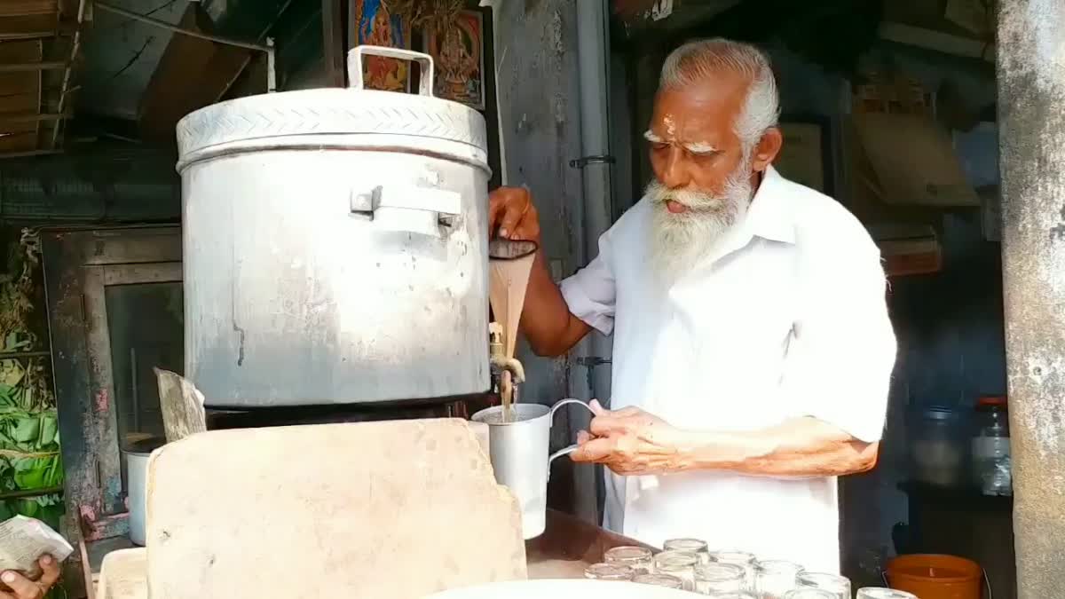 Price hike in Kerala  Kuttettan one rupee tea shop  one rupee tea shop  Tea Shop  Tea Shops in kerala  Tea Shops in Kozhikkode  നാടും നഗരവും വിലക്കയറ്റത്തില്‍  വിലക്കയറ്റത്തില്‍ വലയുമ്പോള്‍  ഒറ്റ രൂപ ചായയുമായി കുട്ടേട്ടന്‍  അതിജീവനത്തിന്‍റെ കുട്ടേട്ടന്‍ മോഡല്‍  വിലക്കയറ്റം  ഒരു രൂപ ചായ  ചായക്കട  കോഴിക്കോട് തളി ക്ഷേത്രം  കോഴിക്കോട്  കുട്ടേട്ടൻ  ചായ