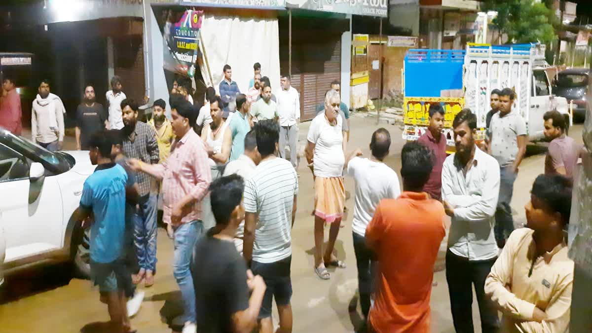 Morena villagers Protest Against Liquor Shop