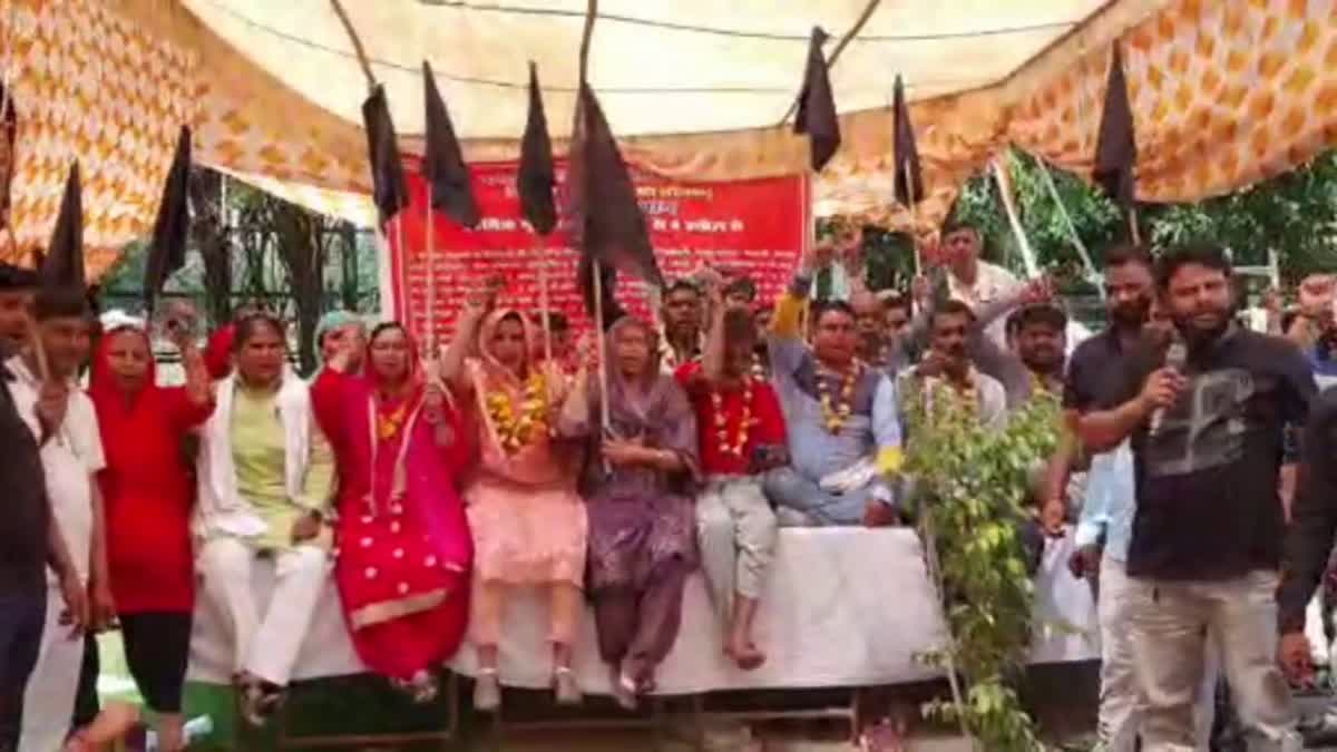 sanitation workers protest in gurugram