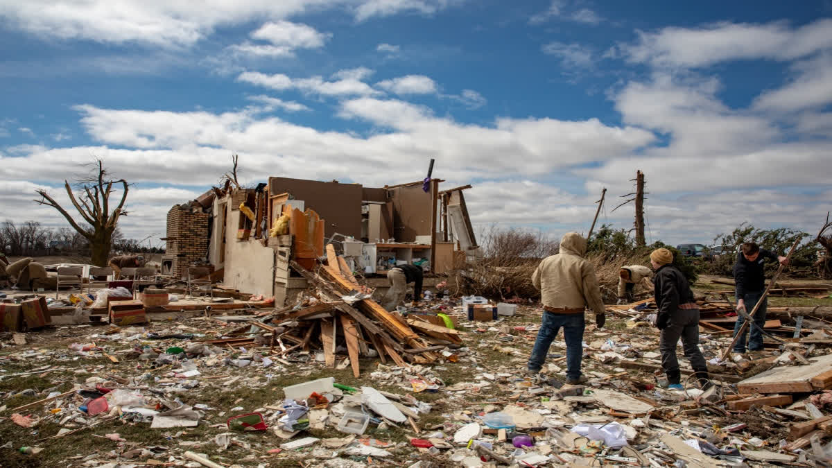 Several dead after tornadoes rake US Midwest, South