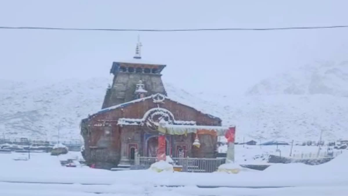 Kedarnath Dham Covered with White layer of snow