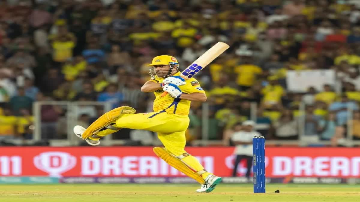 ms dhoni hit 200 sixes for csk in ipl