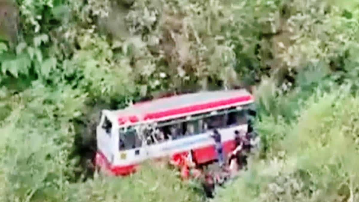 Bus fell into a ditch gorge