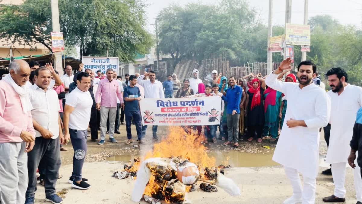Bhiwani Colony residents burnt effigy of CM Manohar lal