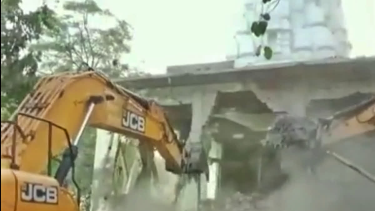 Bulldozers roll at Indore temple