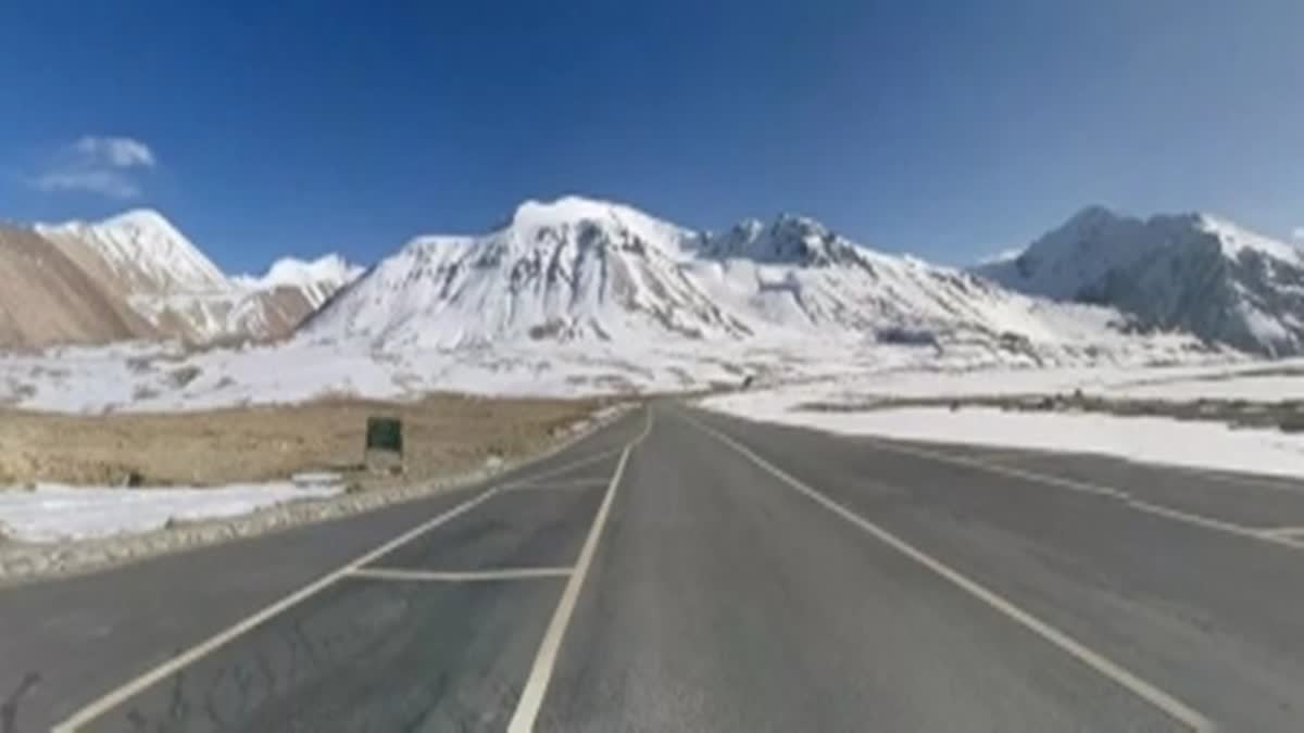 Khunjerab Pass opened for Pakistan-China trade after three years