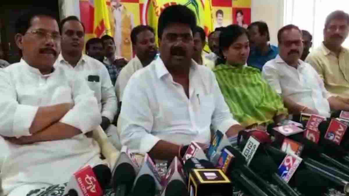 KOONA RAVIKUMAR FIRES ON YCP