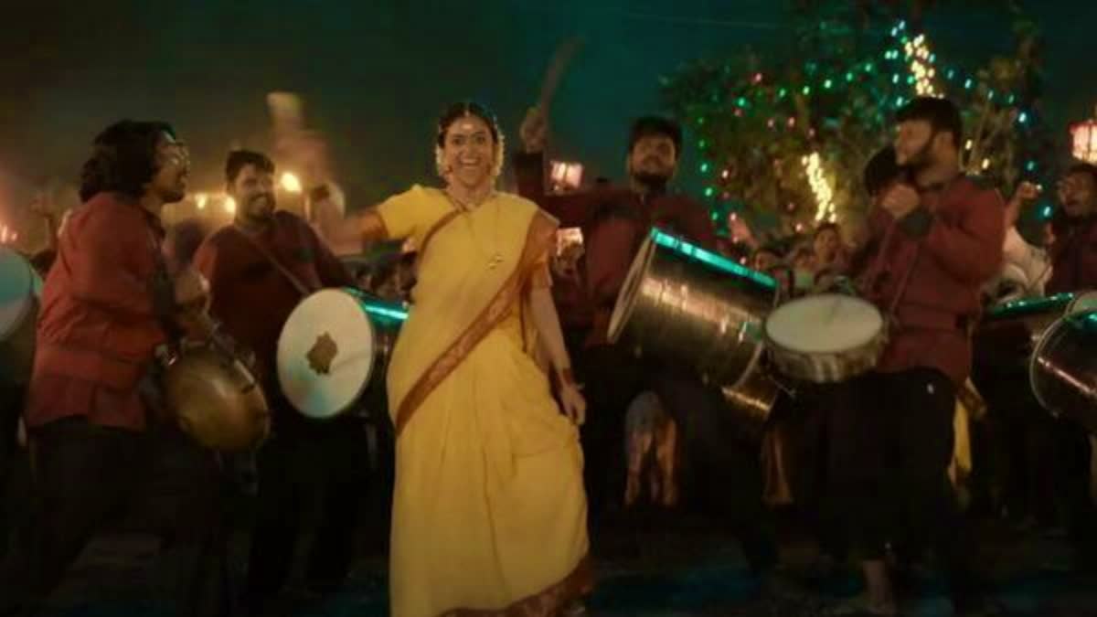 actress keerthy suresh teenmar dance from dasara song video viral