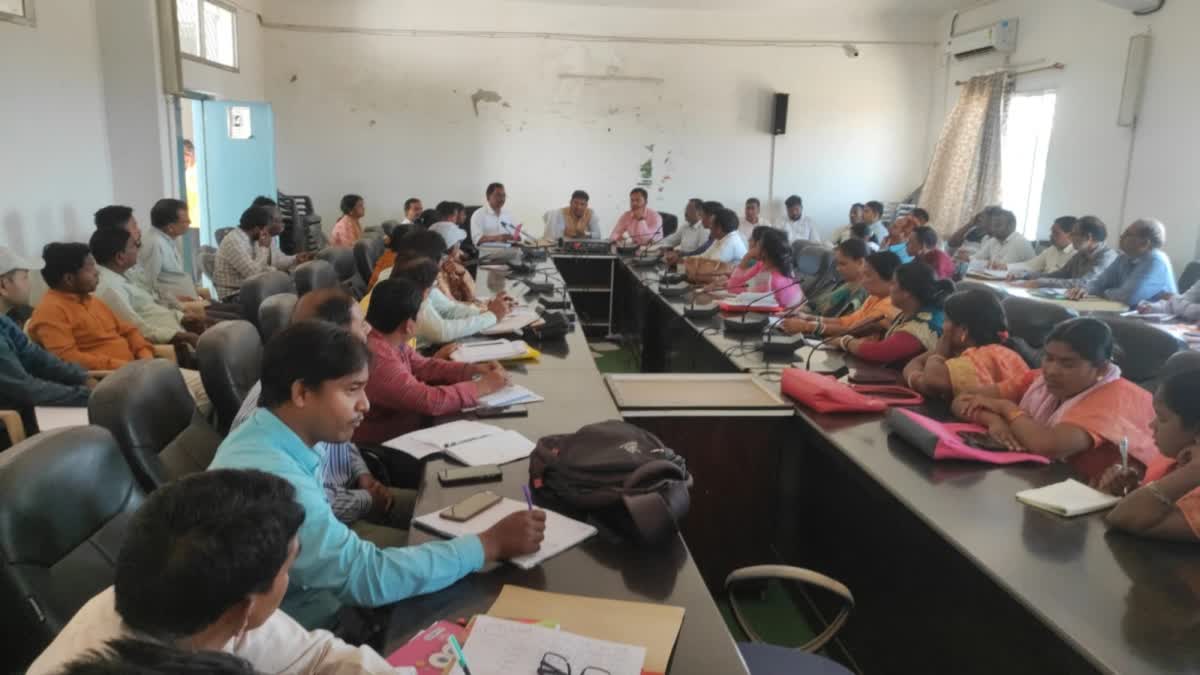 Dumka DDC held review meeting