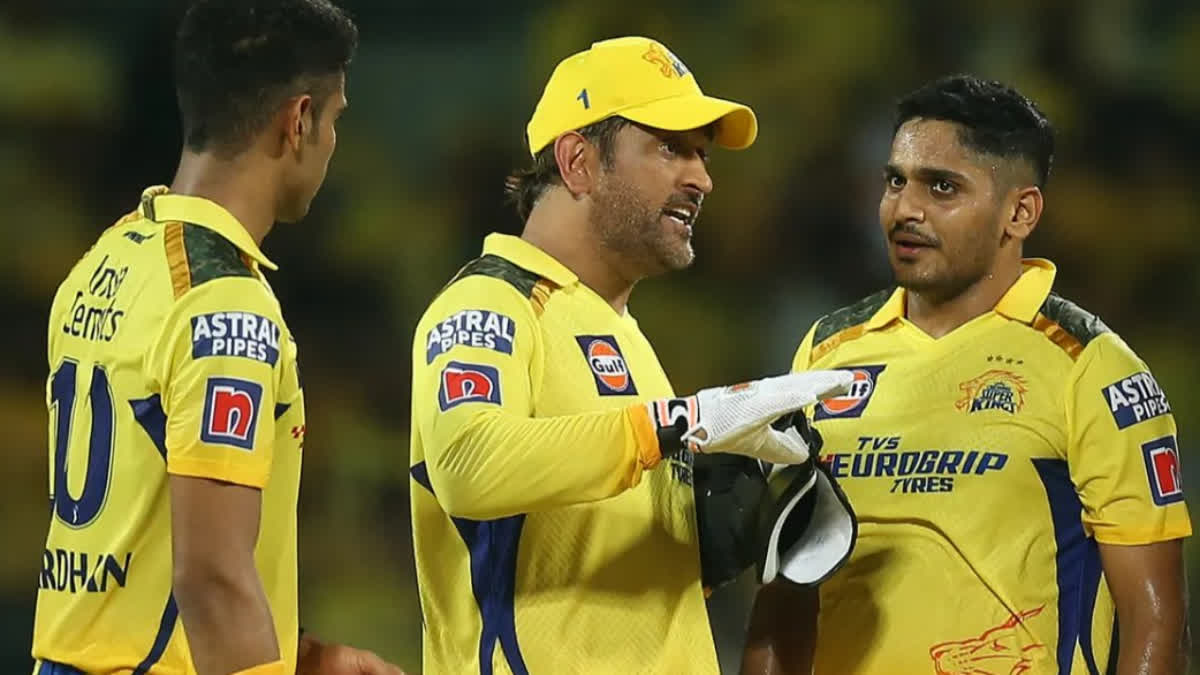 ipl 2023  ms dhoni warns chennai super kings bowlers  ms dhoni  ms dhoni warning to csk bowlers  CSKvLSG  tata ipl  എംഎസ് ധോണി  ചെന്നൈ ബോളര്‍മാര്‍ക്ക് ധോണിയുടെ മുന്നറിയിപ്പ്  ചെന്നൈ  ചെന്നൈ ലഖ്‌നൗ  ഐപിഎല്‍