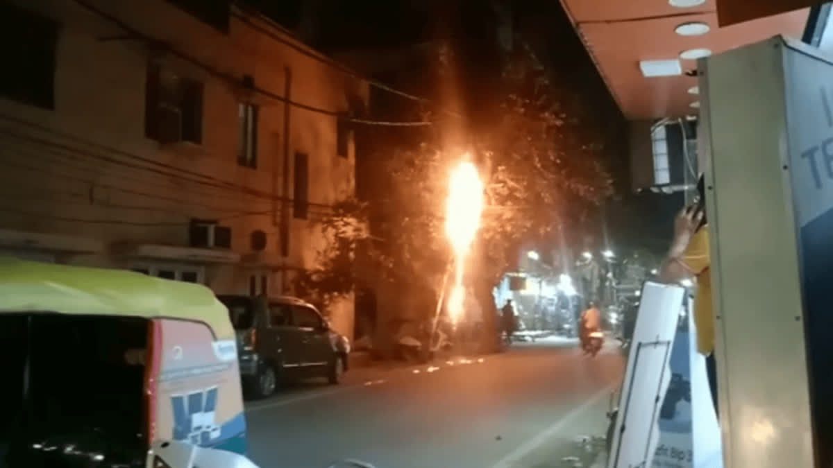 Electric pole caught fire in Tilak Nagar Delhi