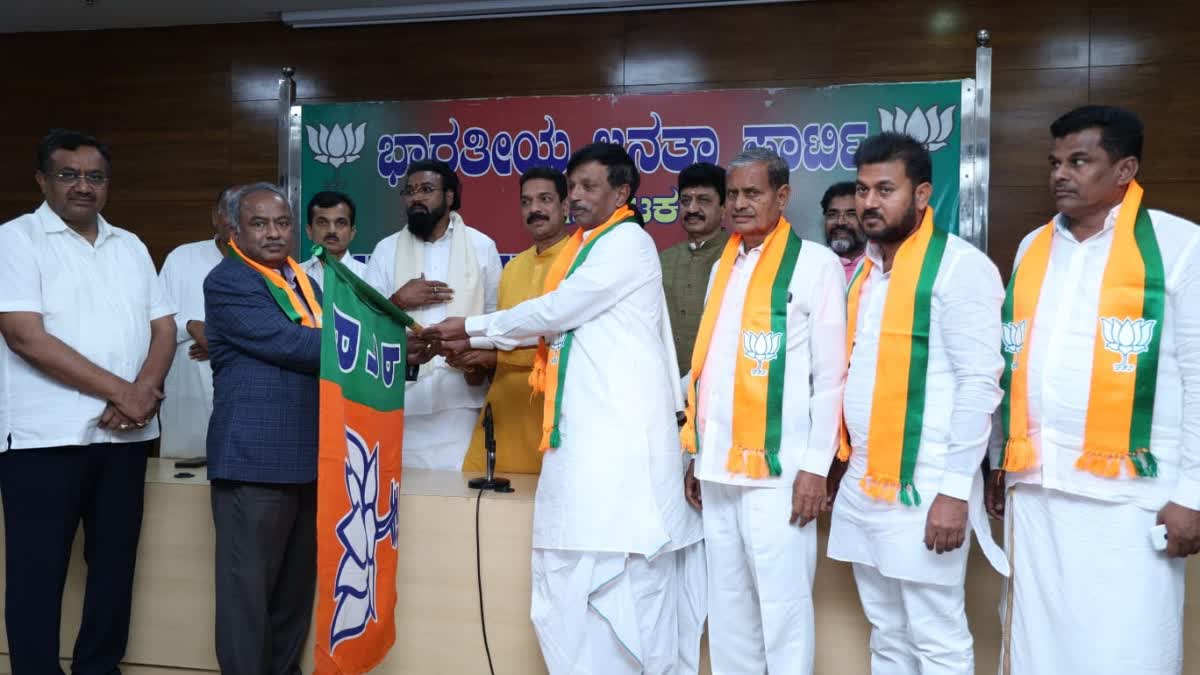 Okkaligara Sangh Former President Appajigowda joined BJP today