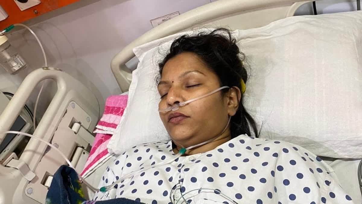Woman Shiv Sena worker of Uddhav faction beaten up by rival faction workers in Thane