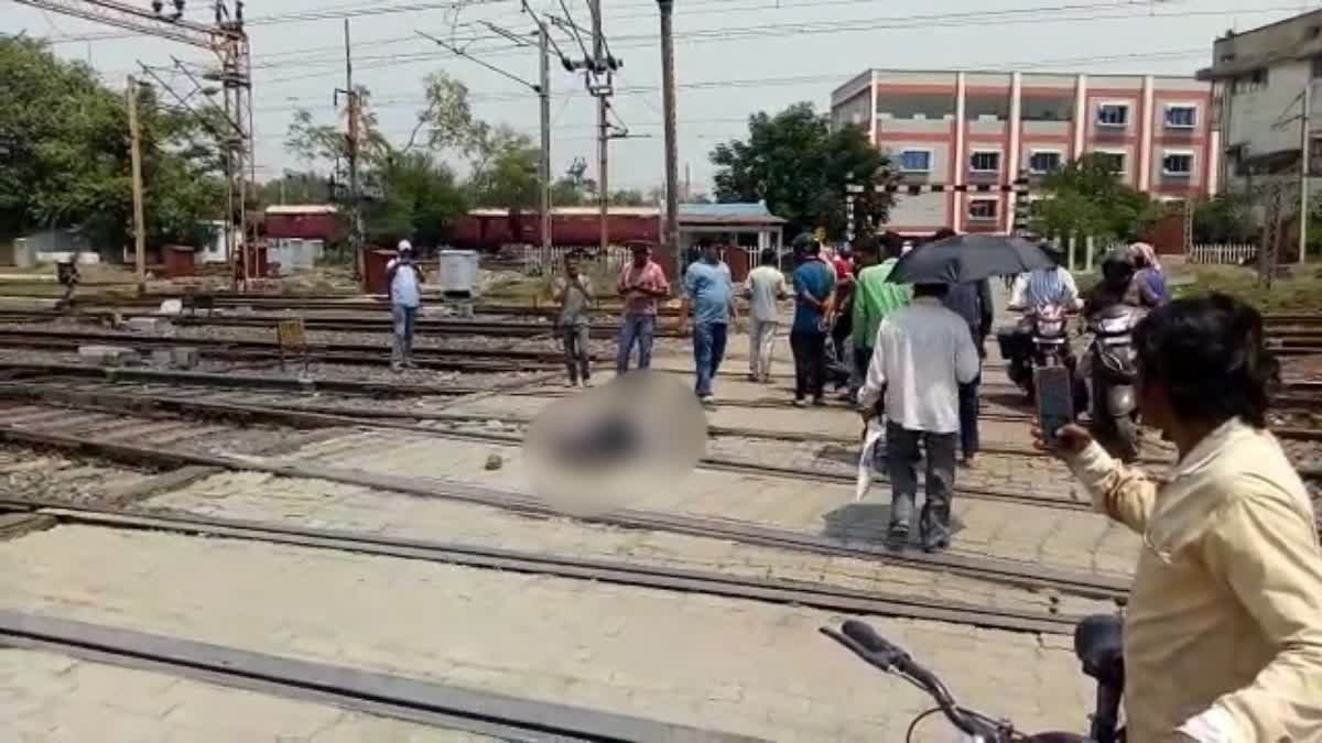 Old man died after being hit by train in Jamshedpur