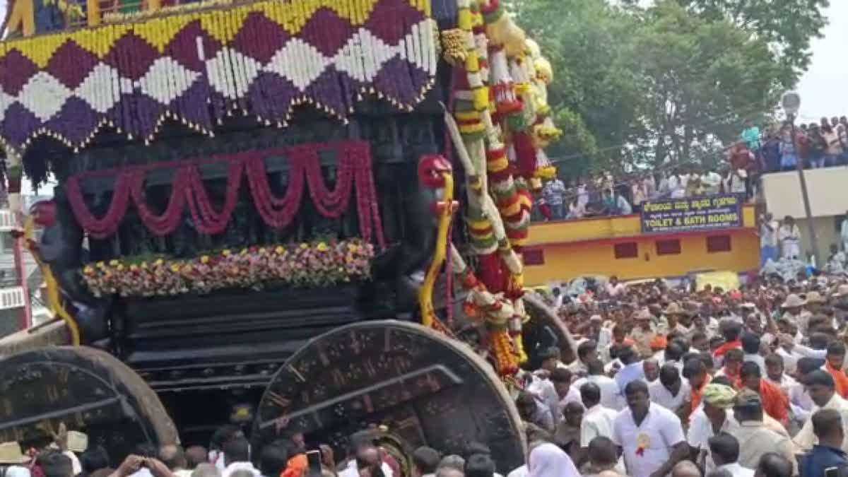 belur-rathotsava-celebrated-with-pomp-in-the-presence-of-a-paramilitary-force